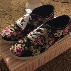 Wild Diva Lounge New Floral Sneakers